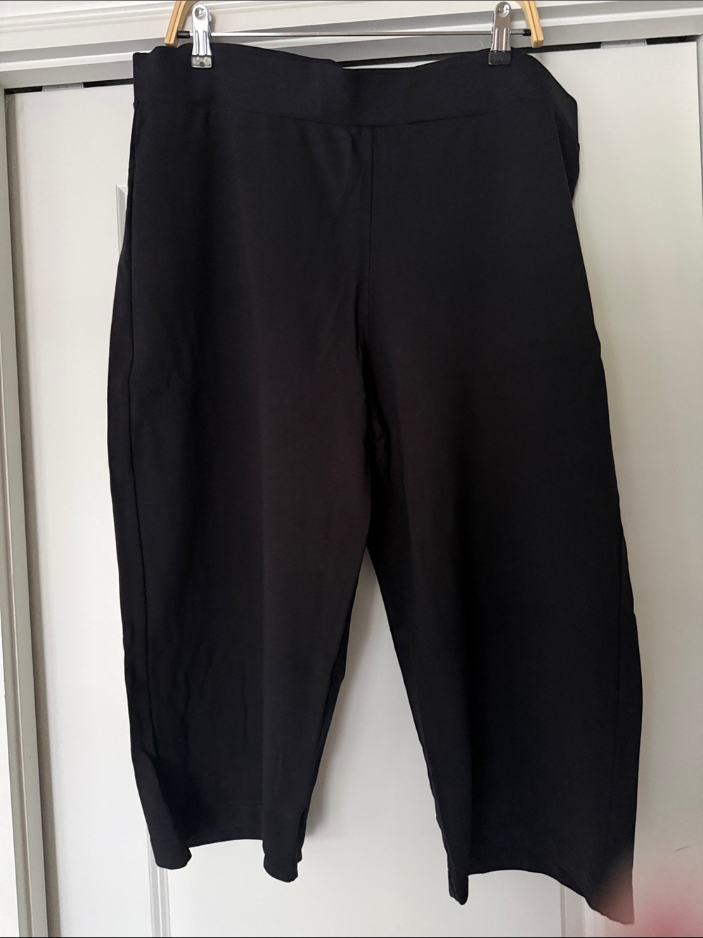 NWOT- J. Jill Black Capris